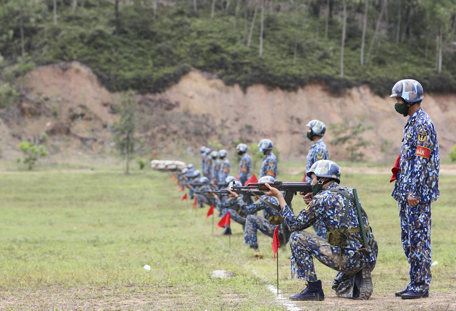 Rền vang “3 tiếng nổ” của chiến sĩ mới “một bốn bảy”

